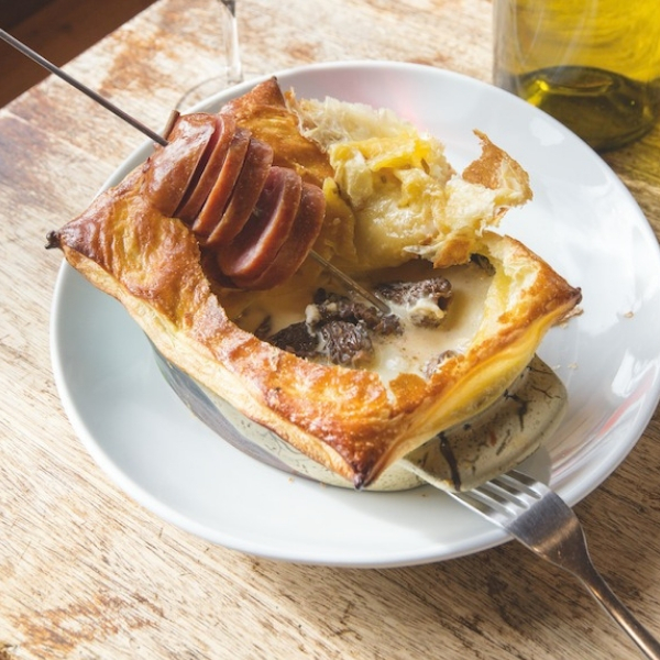 Croute En Or Une Specialite Feuilletee A Base De Mont D Or