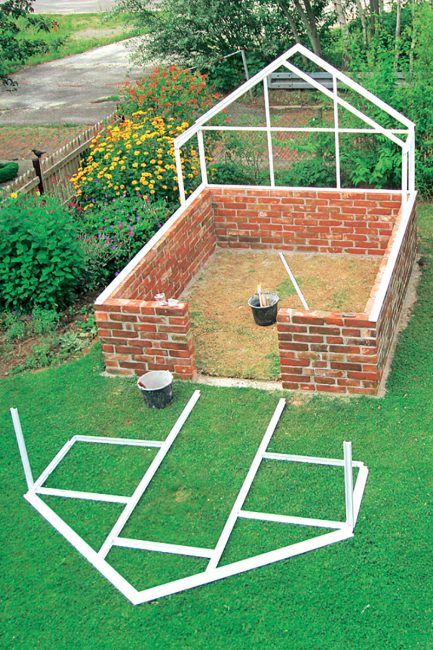 étape pour construire une serre de jardin DIY