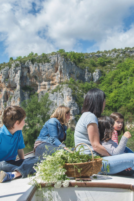 Vacances en France : découvrir le lot en gabarot