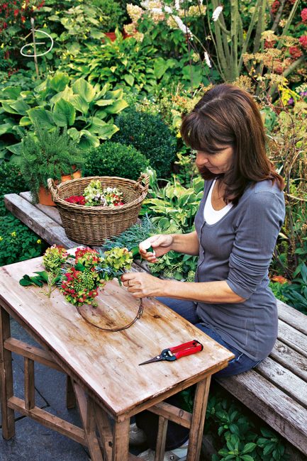 DIY : tuto facile pour fabriquer une couronne avec des fleurs d'hortentia